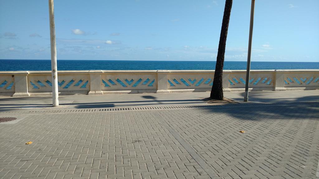 Flat Na Avenida Oceanica Apartamento *